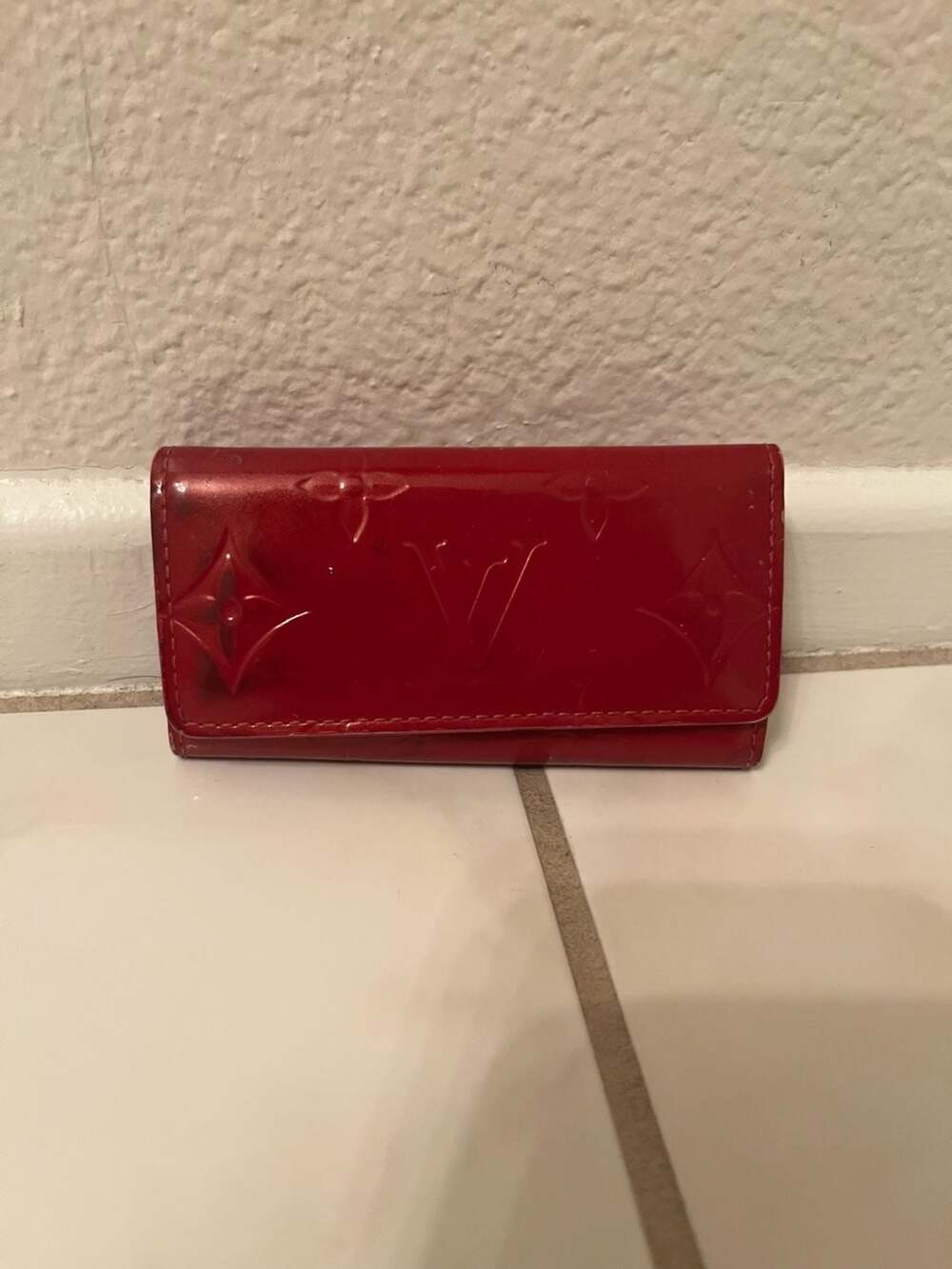 Louis Vuitton Monogram Vernis Multicles 4 Key Holder in Pomme D'Amour Red